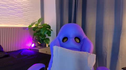 Snapshot of milena_lawson chatting on November 5, 10:48 am milena_lawson online show from November 5, 10:48 am