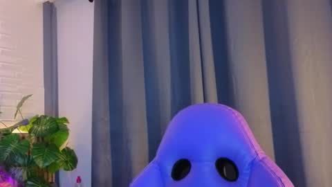 Snapshot of milena_lawson chatting on December 3, 10:46 am milena_lawson online show from December 3, 10:46 am