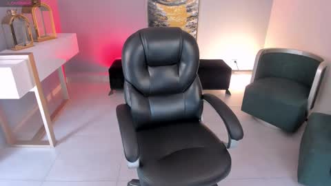 Miley Cruz  IG miley model23 online show from October 18, 3:46 pm