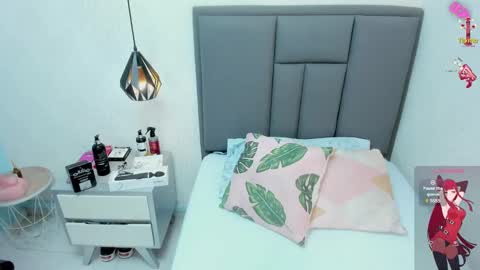 MILEY online show from February 25, 7:36 pm