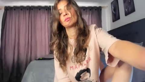 Snapshot of milf_darling chatting on October 30, 7:25 pm Victoria  online show from October 30, 7:25 pm