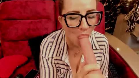 Lili  online show from March 17, 6:00 pm