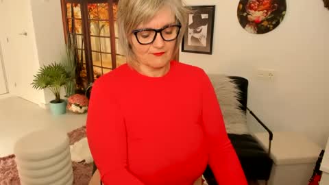 Snapshot of milfelladd69 chatting on February 27, 10:15 am MilfElla online show from February 27, 10:15 am