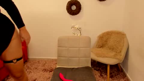 Snapshot of milfelladd69 chatting on October 12, 9:41 am MilfElla online show from October 12, 9:41 am