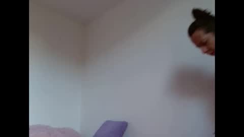 milfevha online show from December 17, 9:32 pm