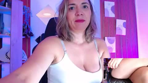Sara  online show from July 25, 10:57 am
