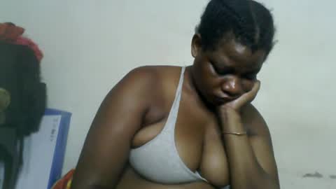 Snapshot of milk_titz chatting on December 19, 10:02 am kinwity online show from December 19, 10:02 am