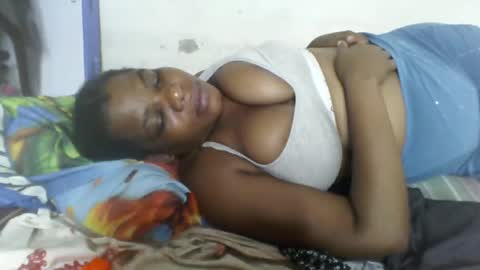 Snapshot of milk_titz chatting on December 19, 5:40 pm kinwity online show from December 19, 5:40 pm