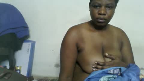 Snapshot of milk_titz chatting on December 20, 6:40 am kinwity online show from December 20, 6:40 am