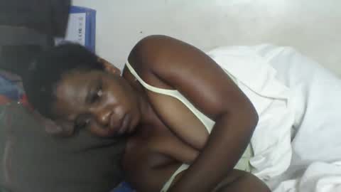 Snapshot of milk_titz chatting on December 21, 4:30 am kinwity online show from December 21, 4:30 am