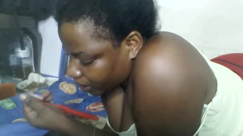 Snapshot of milk_titz chatting on December 21, 12:38 pm kinwity online show from December 21, 12:38 pm