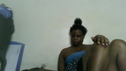 Snapshot of milk_titz chatting on December 22, 12:05 pm kinwity online show from December 22, 12:05 pm