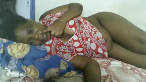 Snapshot of milk_titz chatting on December 23, 6:44 am kinwity online show from December 23, 6:44 am