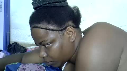 Snapshot of milk_titz chatting on January 3, 8:11 pm kinwity online show from January 3, 8:11 pm