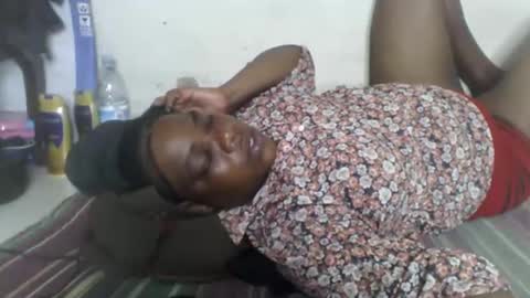 Snapshot of milk_titz chatting on January 4, 11:11 am kinwity online show from January 4, 11:11 am