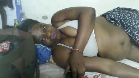 Snapshot of milk_titz chatting on January 4, 8:59 pm kinwity online show from January 4, 8:59 pm