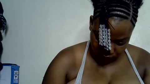 Snapshot of milk_titz chatting on January 6, 11:40 am kinwity online show from January 6, 11:40 am