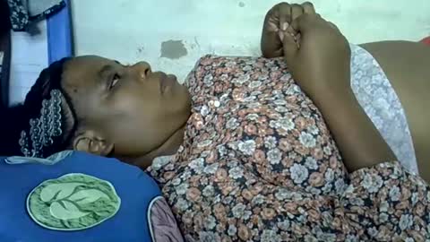 Snapshot of milk_titz chatting on January 9, 7:18 pm kinwity online show from January 9, 7:18 pm