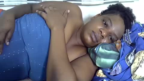 Snapshot of milk_titz chatting on January 18, 4:48 am kinwity online show from January 18, 4:48 am