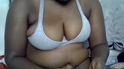 Snapshot of milk_titz chatting on February 10, 5:36 am kinwity online show from February 10, 5:36 am