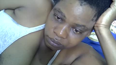 Snapshot of milk_titz chatting on February 10, 8:42 pm kinwity online show from February 10, 8:42 pm