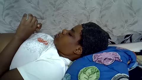 Snapshot of milk_titz chatting on February 11, 6:22 pm kinwity online show from February 11, 6:22 pm