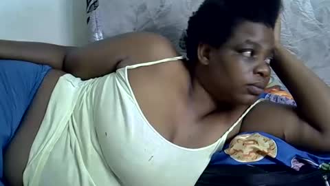 Snapshot of milk_titz chatting on February 16, 9:15 am kinwity online show from February 16, 9:15 am