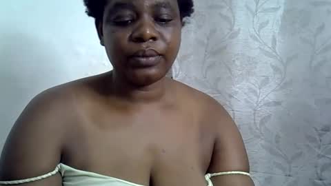 Snapshot of milk_titz chatting on February 16, 12:43 pm kinwity online show from February 16, 12:43 pm