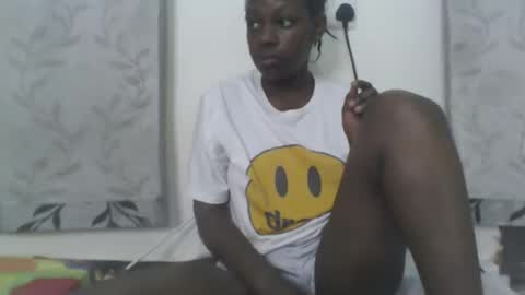 Snapshot of milk_titz chatting on February 19, 5:38 am kinwity online show from February 19, 5:38 am