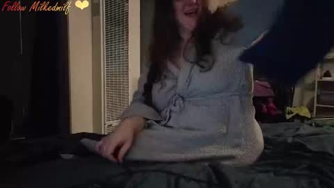 Snapshot of milkedmilf chatting on February 16, 4:52 am milkedmilf online show from February 16, 4:52 am