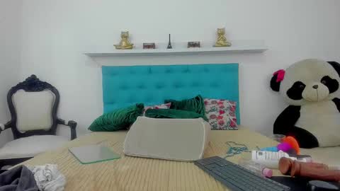 milky_emma online show from March 12, 4:35 pm