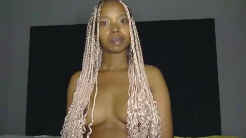 Snapshot of milkytitis chatting on February 23, 10:51 pm Milkytitis online show from February 23, 10:51 pm