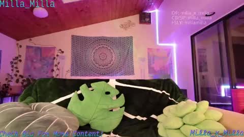 Snapshot of milla_milla chatting on October 7, 5:26 am milla_milla online show from October 7, 5:26 am