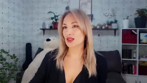 MillaXQueen online show from February 12, 4:02 pm