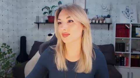 Snapshot of millaxqueen chatting on May 27, 1:19 pm MillaXQueen online show from May 27, 1:19 pm