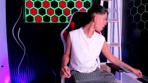 Snapshot of miller_tommy chatting on April 11, 3:22 am Tommy online show from April 11, 3:22 am