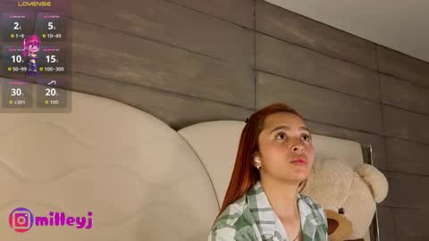 milleyjones_ online show from September 24, 7:50 pm