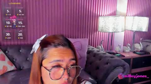 milleyjones_ online show from February 20, 11:49 pm