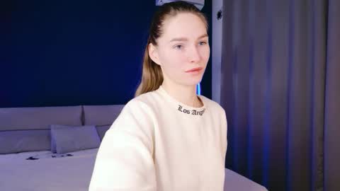 Snapshot of millianni chatting on November 16, 7:58 am Mila online show from November 16, 7:58 am