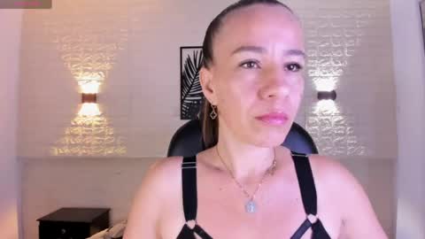 Snapshot of millie_brown21 chatting on May 31, 12:34 pm Millie online show from May 31, 12:34 pm