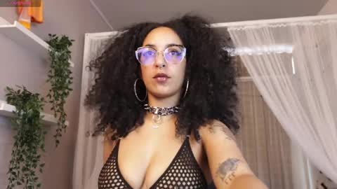 millie_volturi online show from May 29, 1:31 pm