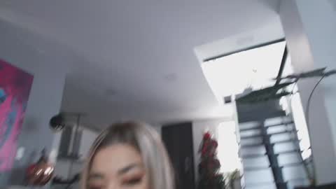 Snapshot of milliejhonson chatting on December 21, 2:26 pm Mila online show from December 21, 2:26 pm