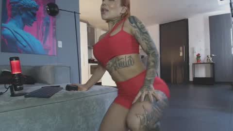 Snapshot of milliejhonson chatting on February 17, 1:10 pm Mila online show from February 17, 1:10 pm