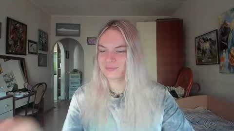 mili-kira online show from August 3, 4:22 am