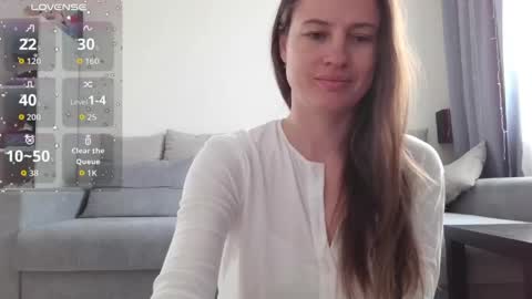 milly_browski online show from April 14, 2:01 pm