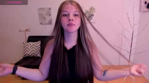 Snapshot of millysandler chatting on December 24, 4:33 am Milly online show from December 24, 4:33 am