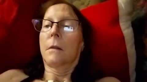 miloanj online show from April 19, 3:33 pm