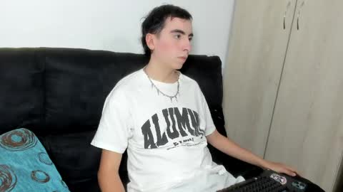milogm_ online show from June 2, 2:57 am