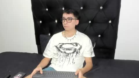 milogm_ online show from July 16, 11:22 pm