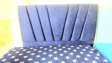 milu_18_ online show from October 26, 12:00 pm